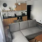 Nadrzeczna 14 *