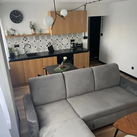 Nadrzeczna 14 *