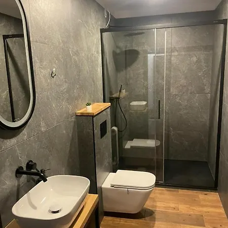 Nadrzeczna 14